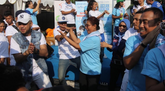 Aksi Menteri Susi joget baby shark