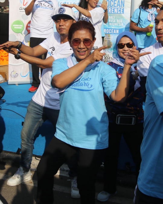 Aksi Menteri Susi joget baby shark