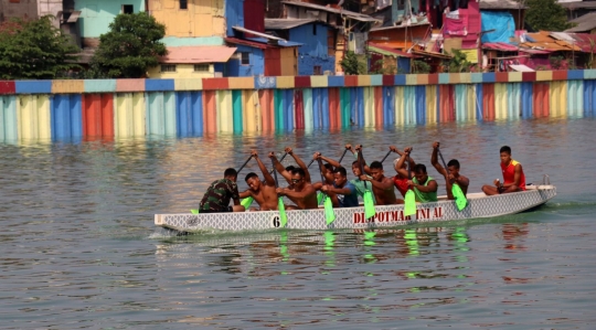 Jelang Pekan Olahraga TNI AL, prajurit latihan dayung di Danau Sunter