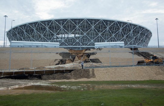 Usai laga final, tanah dekat stadion Piala Dunia ini longsor