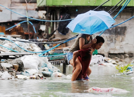 Badai Tropis Son-Tinh lumpuhkan Manila
