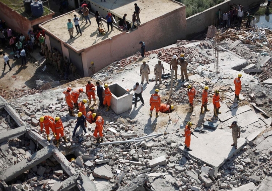 Gedung 6 lantai di India runtuh, 2 orang tewas