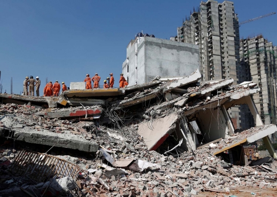 Gedung 6 lantai di India runtuh, 2 orang tewas