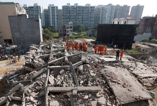 Gedung 6 lantai di India runtuh, 2 orang tewas