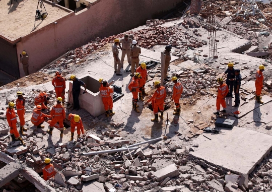 Gedung 6 lantai di India runtuh, 2 orang tewas