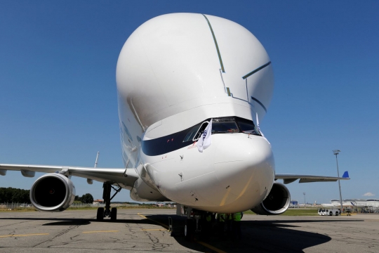 Saat 'paus' Beluga XL pertama kali mengangkasa di Prancis