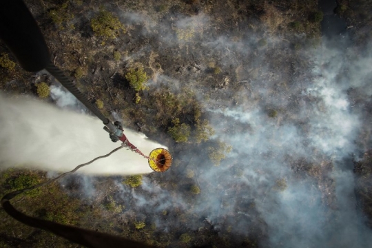 Melihat lebih dekat helikopter BNPB padamkan kebakaran hutan di Sumsel