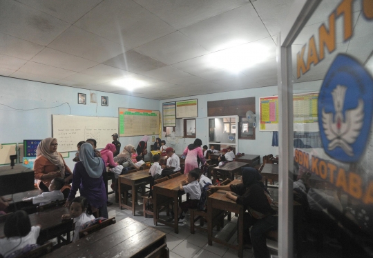 Ruang kelas ambruk, begini nasib murid SDN Kotabatu 08 di Bogor