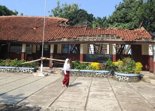 Ruang kelas ambruk, begini nasib murid SDN Kotabatu 08 di Bogor