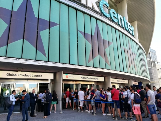 Suasana perilisan Xiaomi Mi A2 di Madrid