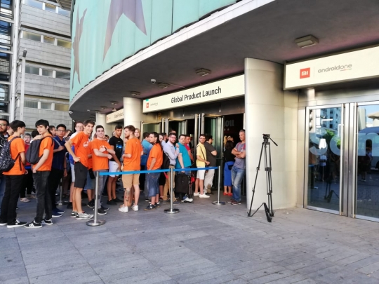 Suasana perilisan Xiaomi Mi A2 di Madrid