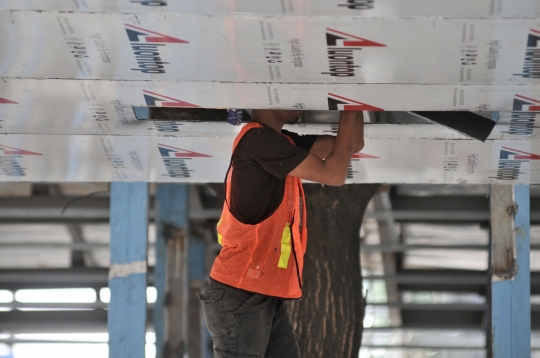 Perluasan halte Transjakarta GBK