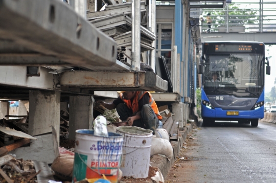 Perluasan halte Transjakarta GBK