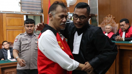 Tio Pakusadewo divonis sembilan bulan masa tahanan dan rehabilitasi
