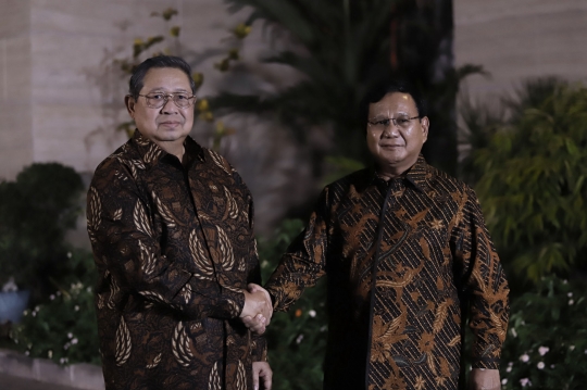 Keakraban SBY dan Prabowo usai bertemu di Mega Kuningan