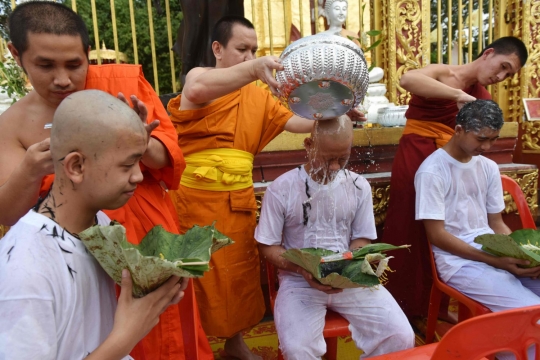 Ekspresi 11 remaja yang terjebak gua Thailand saat jalani ritual jadi biksu