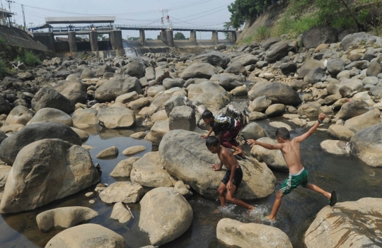 Kemarau, ketinggian air Bendung Katulampa berada di titik nol