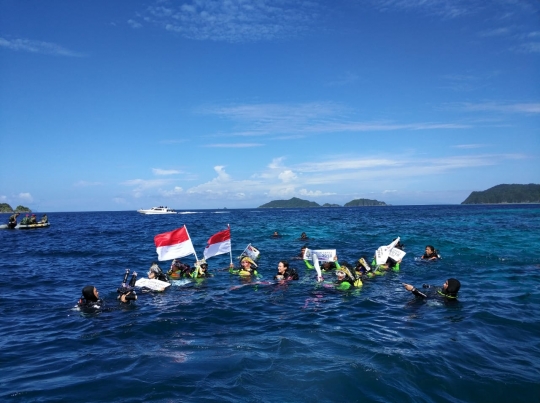 Obor Asian Games lintasi perairan Raja Ampat