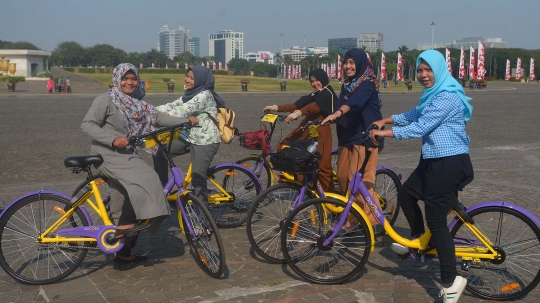 Menjajal layanan sepeda gratis di Monas