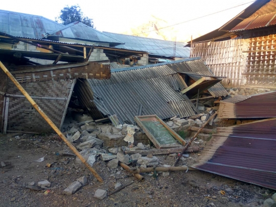 10 orang tewas dan 40 luka-luka saat gempa bumi guncang NTB