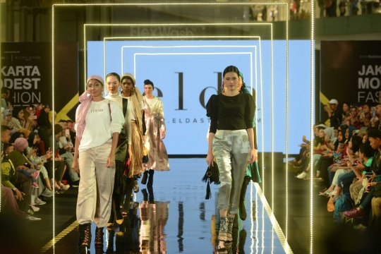 Melihat ragam busana dari brand ternama di JMFW 2018