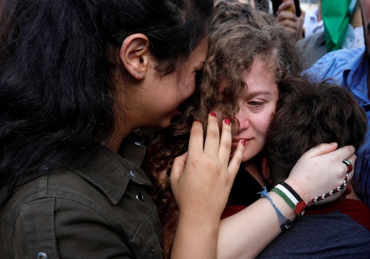 Tangis haru sambut kebebasan Ahed Tamimi dari penjara Israel