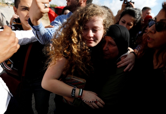 Tangis haru sambut kebebasan Ahed Tamimi dari penjara Israel