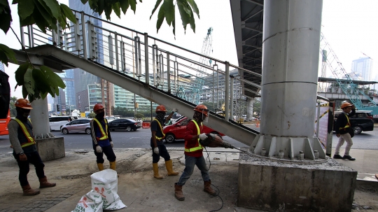 JPO Bundaran HI mulai dirobohkan