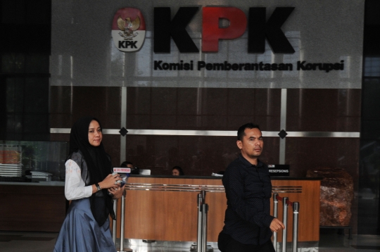 Usai diperiksa KPK, istri Gubernur Aceh Darwati A Gani hindari awak media