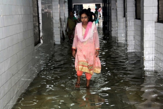 Terendam banjir, rumah sakit di India ini dipenuhi ikan