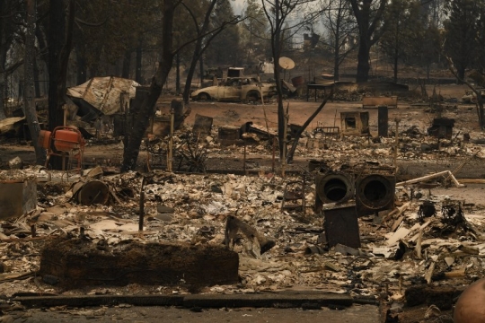 Yang tersisa dari kebakaran dahsyat di California