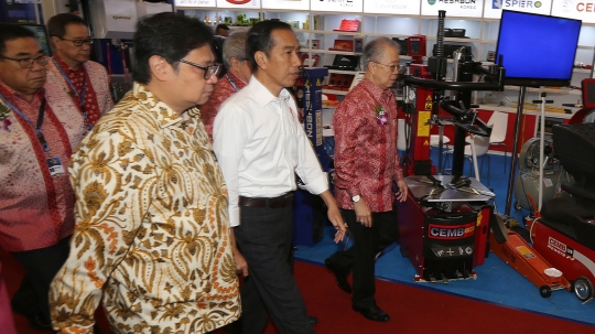 Buka GIIAS 2018, Jokowi jajal mobil pedesaan AMMDes