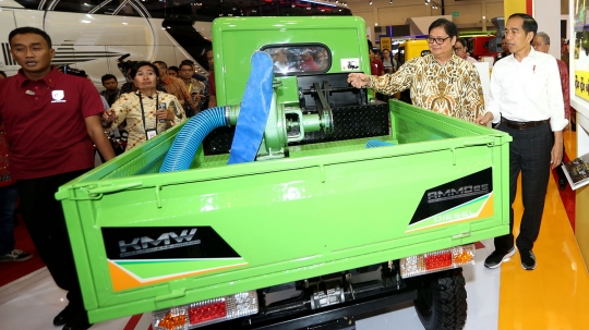 Buka GIIAS 2018, Jokowi jajal mobil pedesaan AMMDes