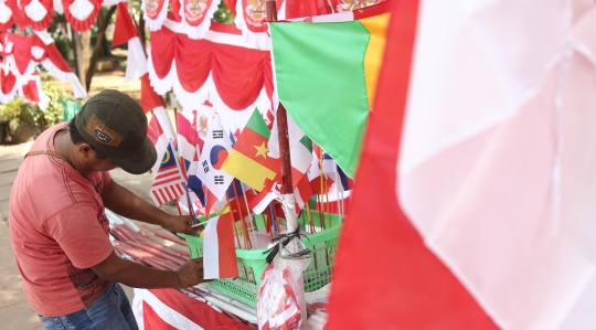 Penjual bendera musiman mulai marak jelang HUT Kemerdekaan RI