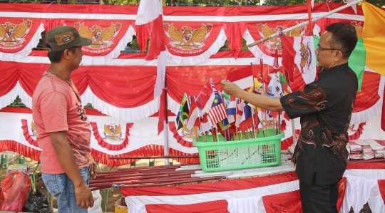 Penjual bendera musiman mulai marak jelang HUT Kemerdekaan RI