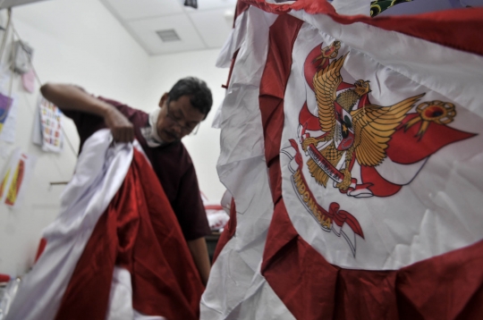 Penjahit bendera merah putih mulai kebanjiran order