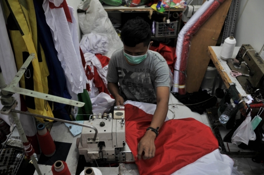 Penjahit bendera merah putih mulai kebanjiran order