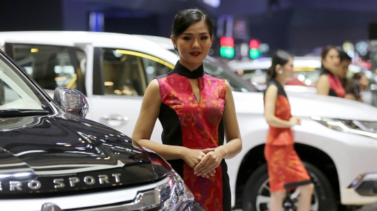 Pesona model cantik hiasi pameran mobil GIIAS 2018