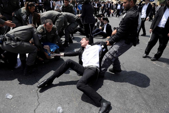 Aksi protes tolak wajib militer di Israel berakhir ricuh