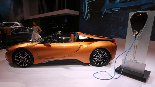 Mewahnya BMW i8 Roaster, mobil sport listrik masa depan