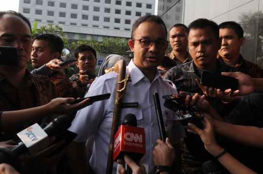 Anies Baswedan serahkan tongkat berkepala harimau ke KPK