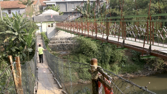 Pembuatan jembatan gantung Indiana Jones hampir rampung