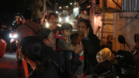 Kepanikan warga Nusa Dua Bali saat dilanda gempa 7 SR