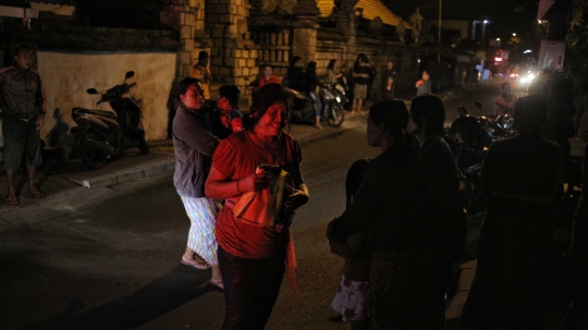 Kepanikan warga Nusa Dua Bali saat dilanda gempa 7 SR