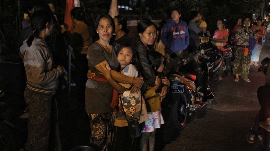 Kepanikan warga Nusa Dua Bali saat dilanda gempa 7 SR