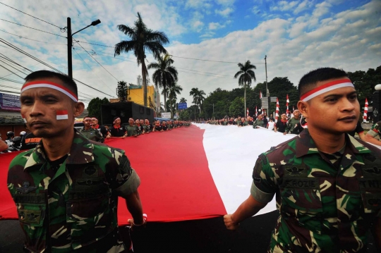 Kirab bendera raksasa menyambut HUT Kemerdekaan RI