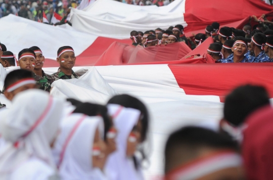 Kirab bendera raksasa menyambut HUT Kemerdekaan RI