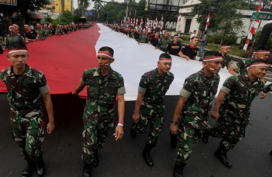 Kirab bendera raksasa menyambut HUT Kemerdekaan RI