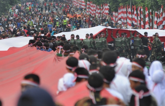 Kirab bendera raksasa menyambut HUT Kemerdekaan RI