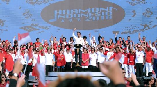 Harmoni Indonesia 2018, Jokowi bernyanyi lagu kebangsaan bersama